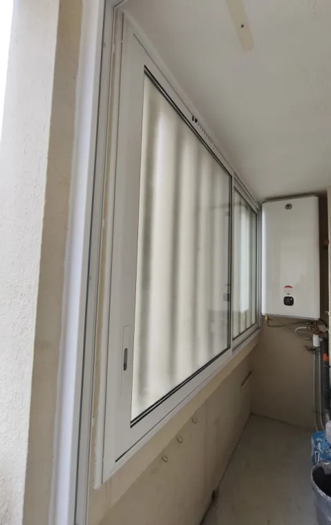 Fermeture de loggia avec un coulissant aluminium a sainte maxime