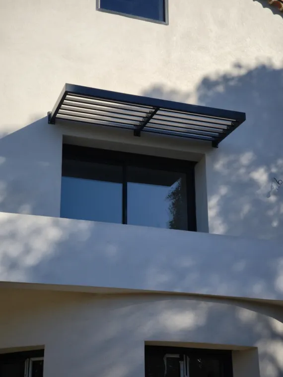 Pose d'un brise soleil aluminium, Saint Raphaël, Aludefservice