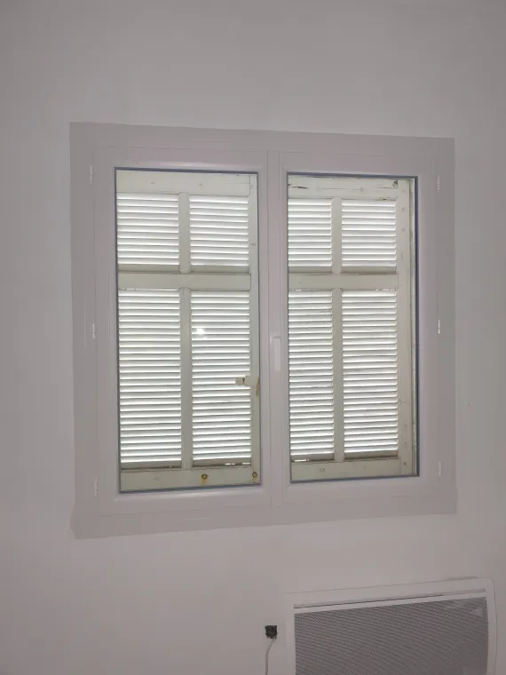Pose de deux menuiserie fenêtres en PVC 2 vantaux à Saint Raphaël, Fréjus, Alu Def Service