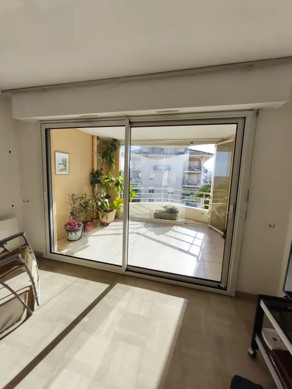 Pose d'une baie coulissante en aluminium bicolore à port Fréjus, Fréjus, Alu Def Service