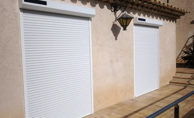 Pose de volets roulants motorisés solaire a Agay