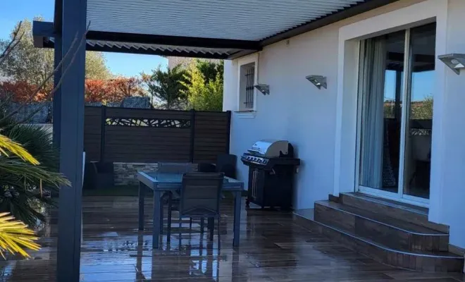Pose de pergola bioclimatique, Fréjus, Alu Def Service