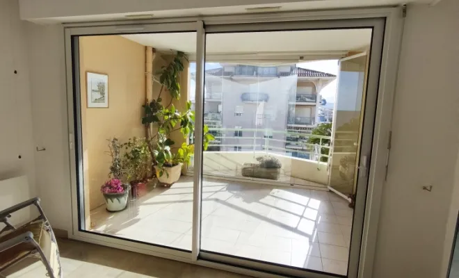 Baie coulissante en aluminium, Port frejus